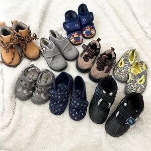 Bundle of Toddler Shoes Size 21 to 23 (size 5-6): boots, sneakers and sandals